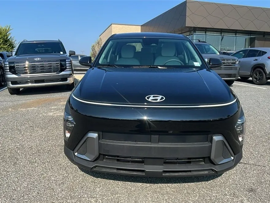 2025 Hyundai Kona SE photo 1