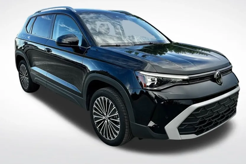 2025 Volkswagen Taos SE photo 1