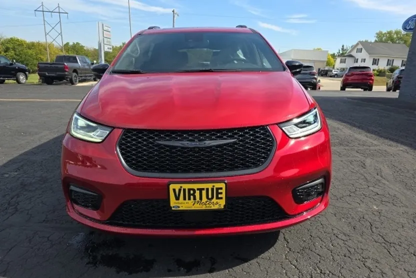 2026 Chrysler Pacifica Limited photo 1