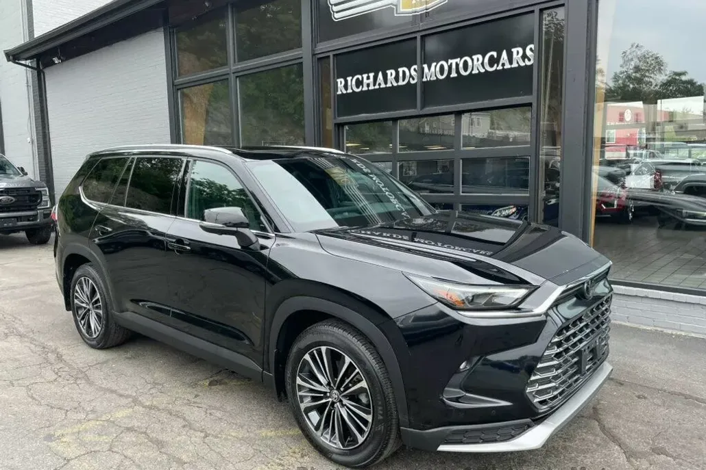 2024 Toyota Grand Highlander Platinum AWD photo 1