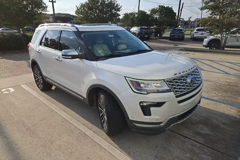 2019 Ford Explorer Platinum photo 1