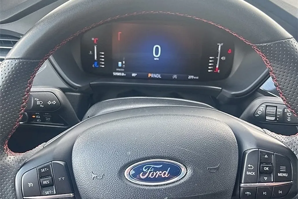 2023 Ford Escape ST-Line photo 1