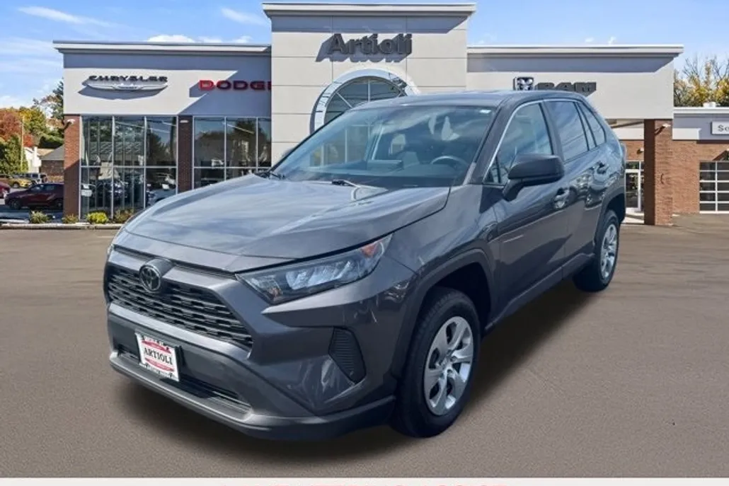 2022 Toyota RAV4 LE photo 1