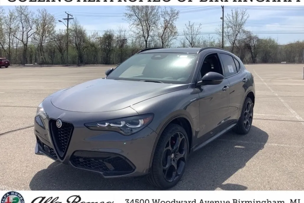 2025 Alfa Romeo Stelvio Sprint Base photo 1