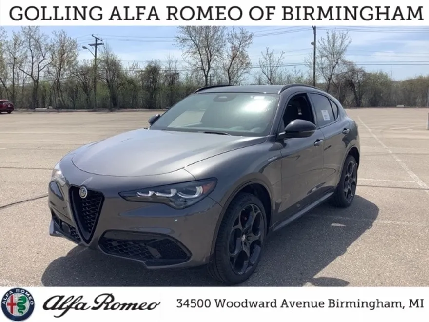 2025 Alfa Romeo Stelvio Sprint Base photo 1