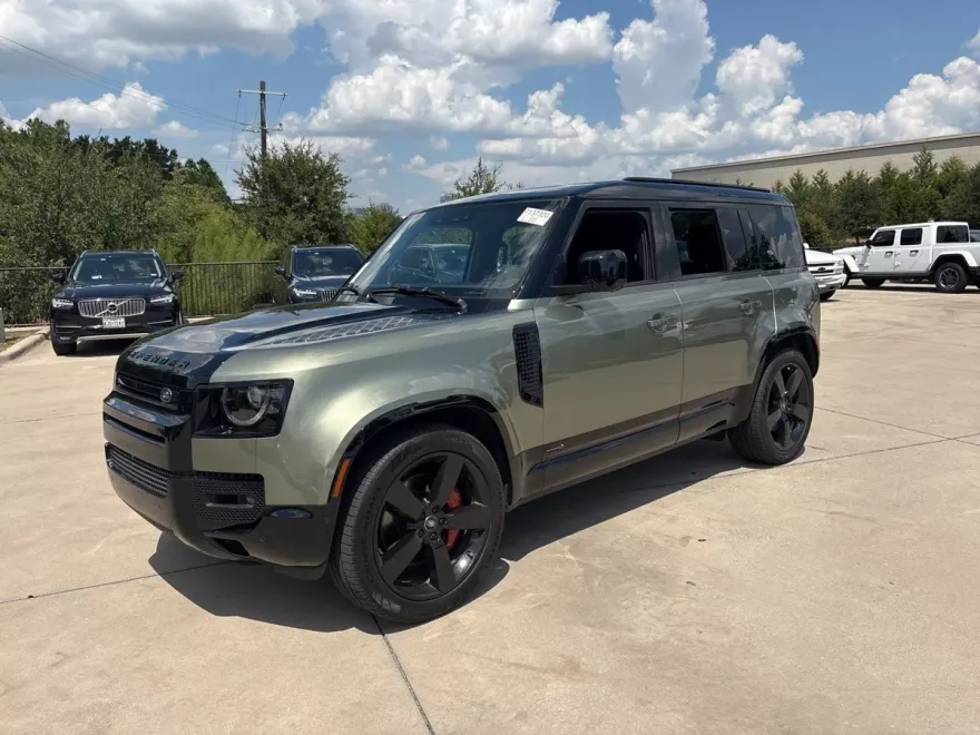 2023 Land Rover Defender 110 photo 1
