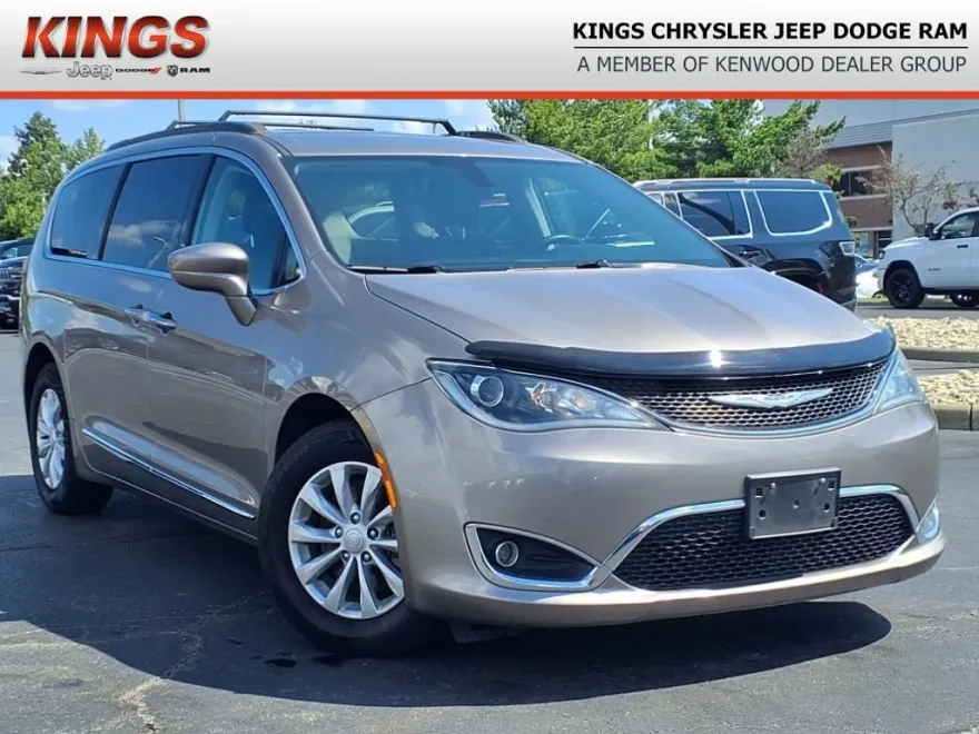 2017 Chrysler Pacifica photo 1
