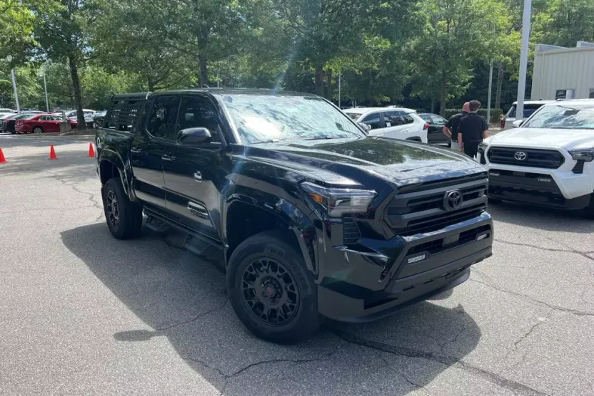 2025 Toyota Tacoma SR5 photo 1
