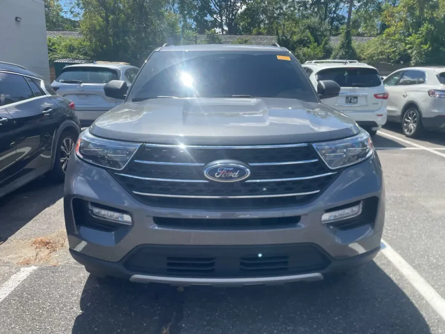 2023 Ford Explorer XLT photo 1