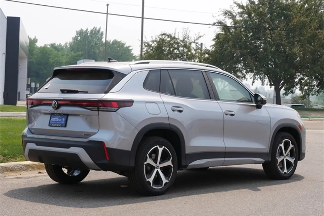 2025 Volkswagen Tiguan SE photo 1