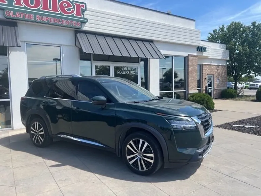 2023 Nissan Pathfinder Platinum photo 1