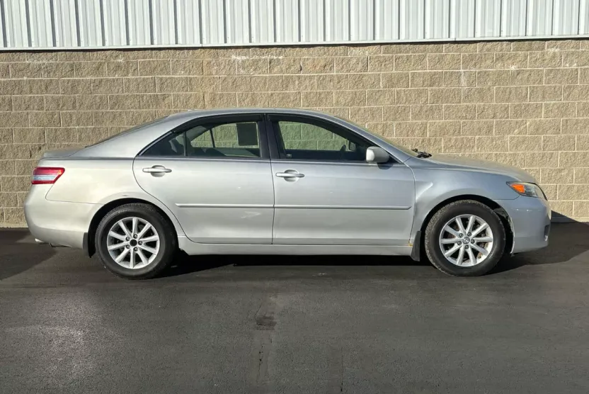 2010 Toyota Camry XLE photo 1