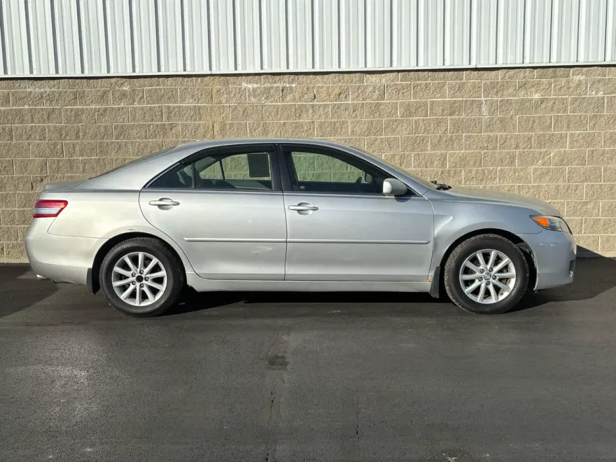 2010 Toyota Camry XLE photo 1