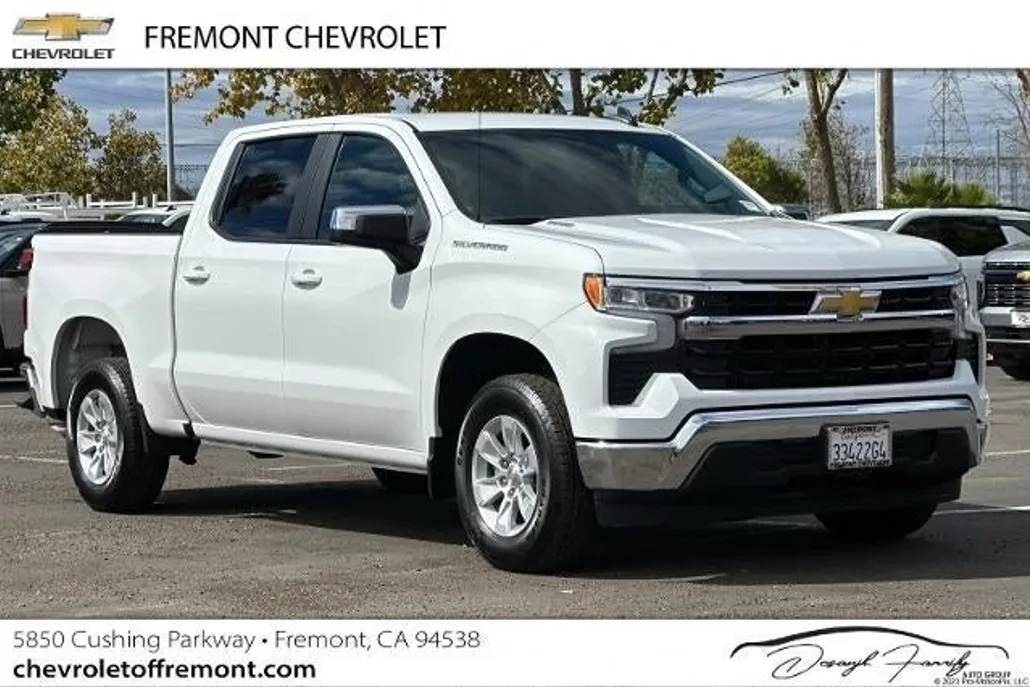 2025 Chevrolet Silverado LT photo 1