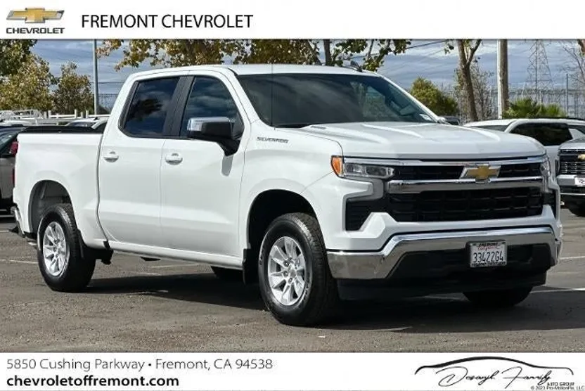2025 Chevrolet Silverado LT photo 1