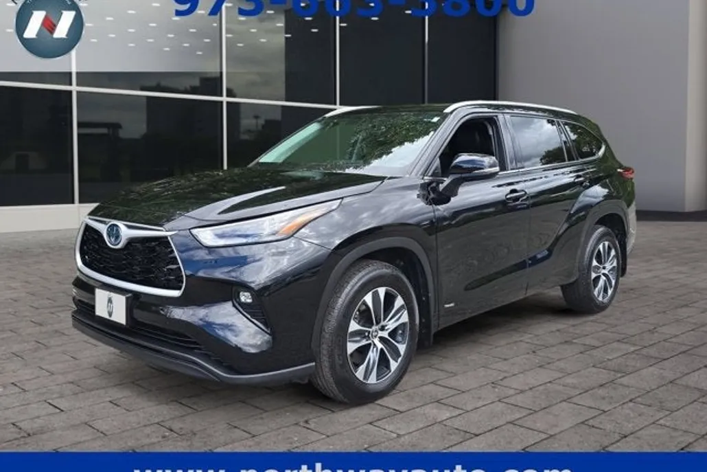 2022 Toyota Highlander Hybrid XLE photo 1