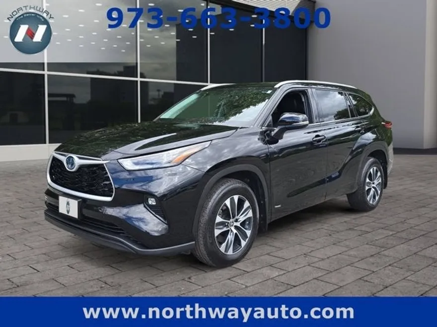 2022 Toyota Highlander Hybrid XLE photo 1