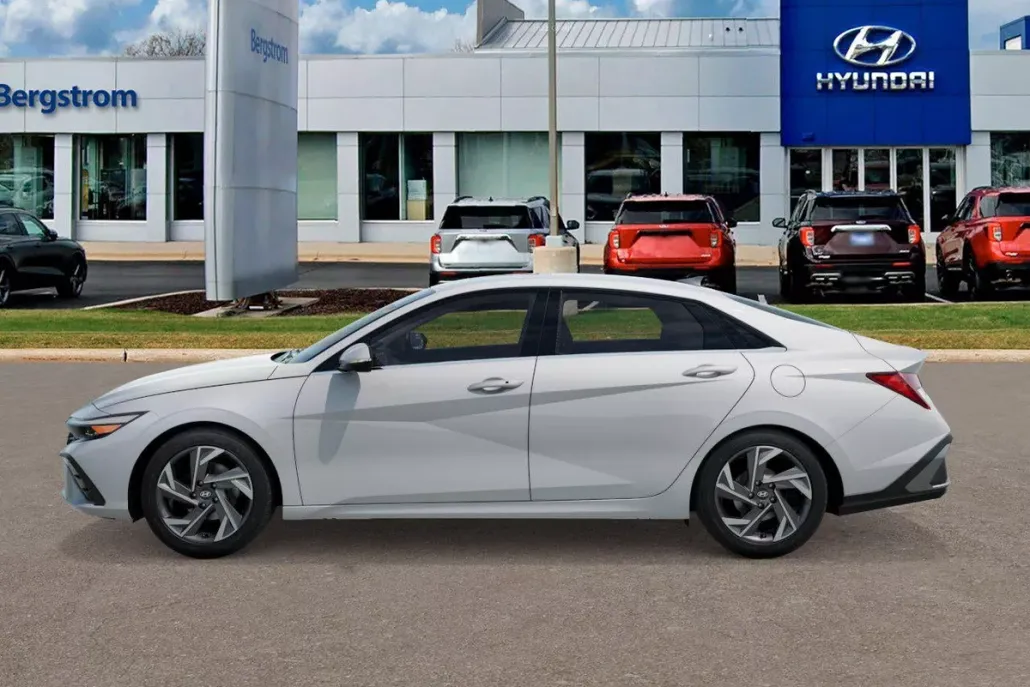 2025 Hyundai Elantra Limited photo 1