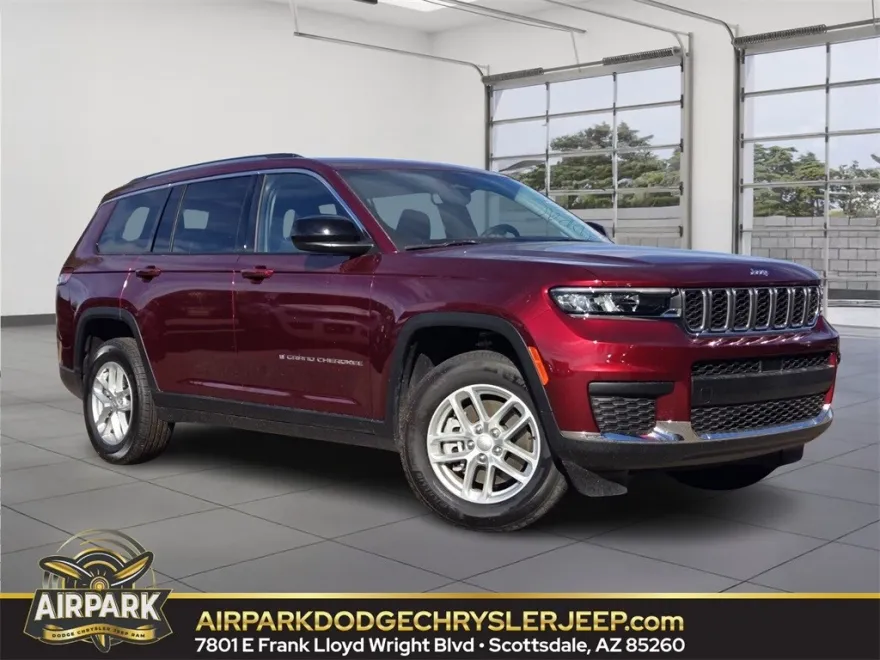 2023 Jeep Grand Cherokee Laredo Sport photo 1