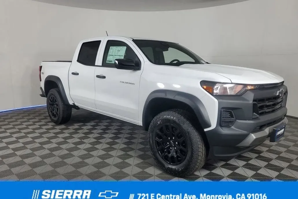 2026 Chevrolet Colorado Trail Boss photo 1