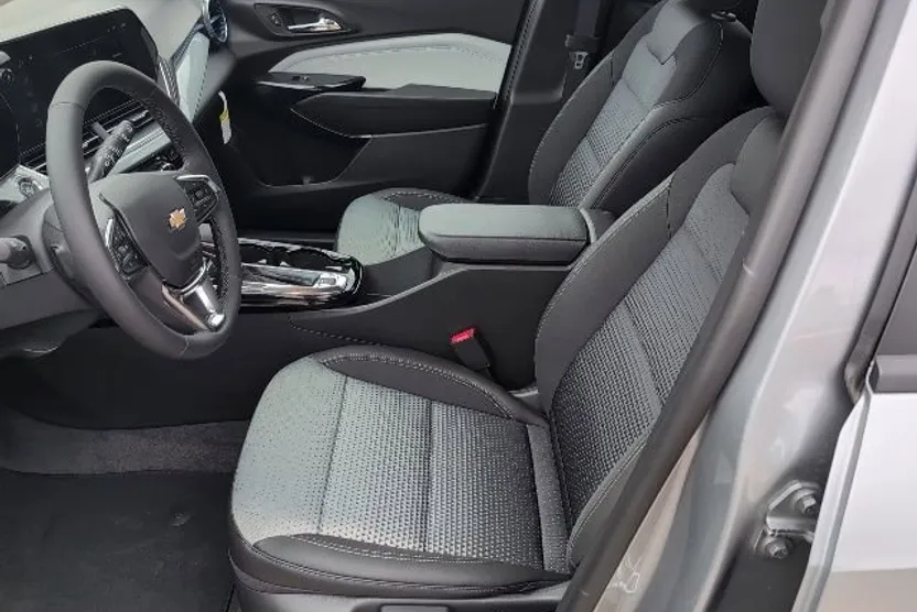 2025 Chevrolet Trax LT photo 1