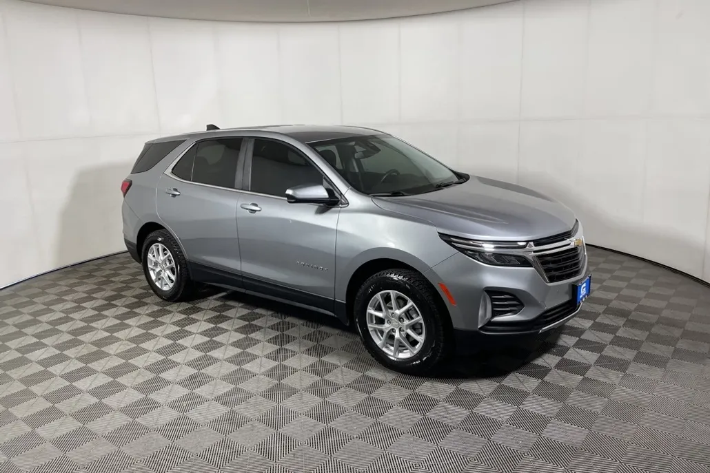 2023 Chevrolet Equinox LT photo 1