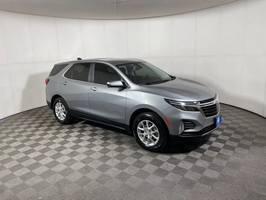 2023 Chevrolet Equinox LT photo 1