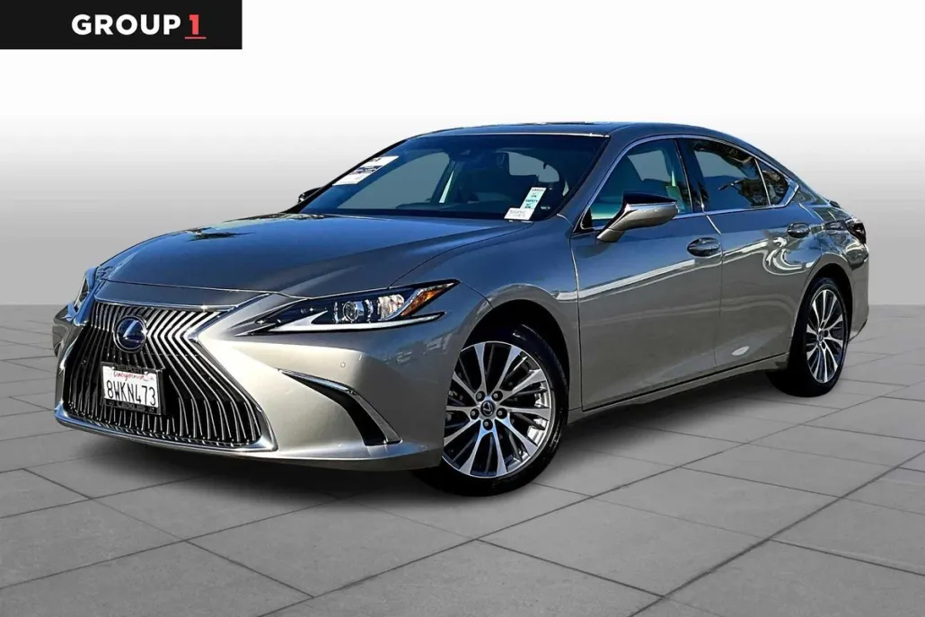 2021 Lexus ES 300h photo 1