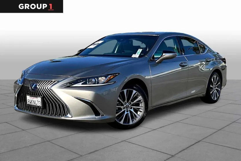 2021 Lexus ES 300h photo 1
