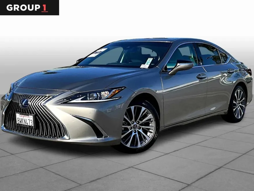 2021 Lexus ES 300h photo 1