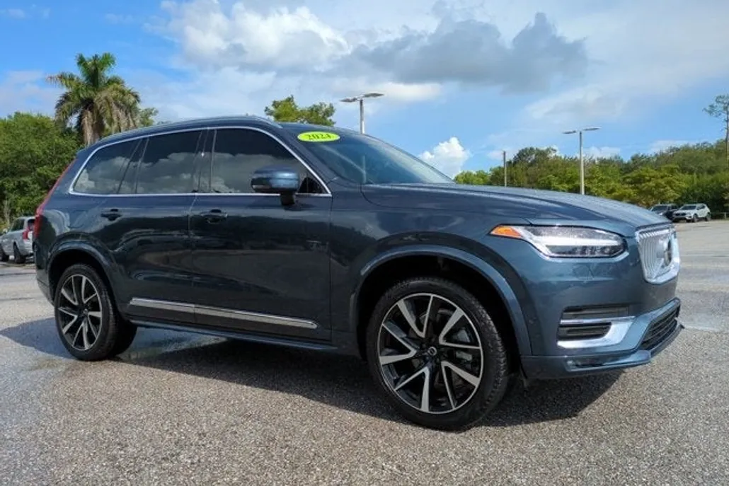 2024 Volvo XC90 B5 Plus photo 1