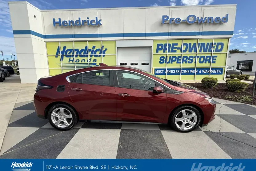 2017 Chevrolet Volt LT photo 1