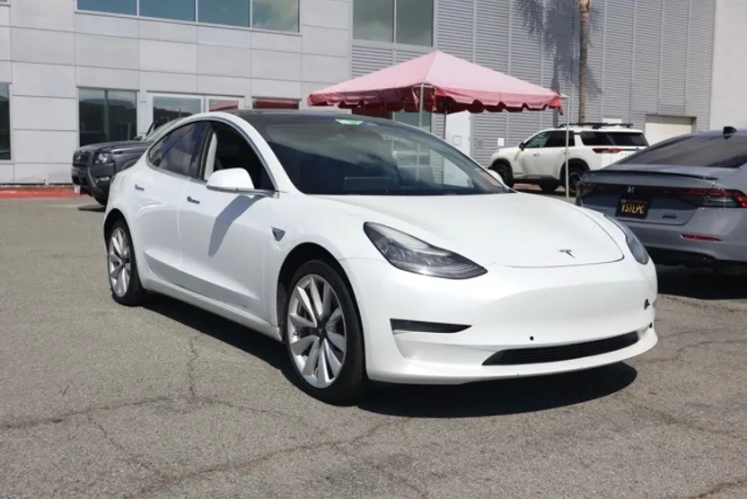 2020 Tesla Model 3 Standard Range Plus photo 1