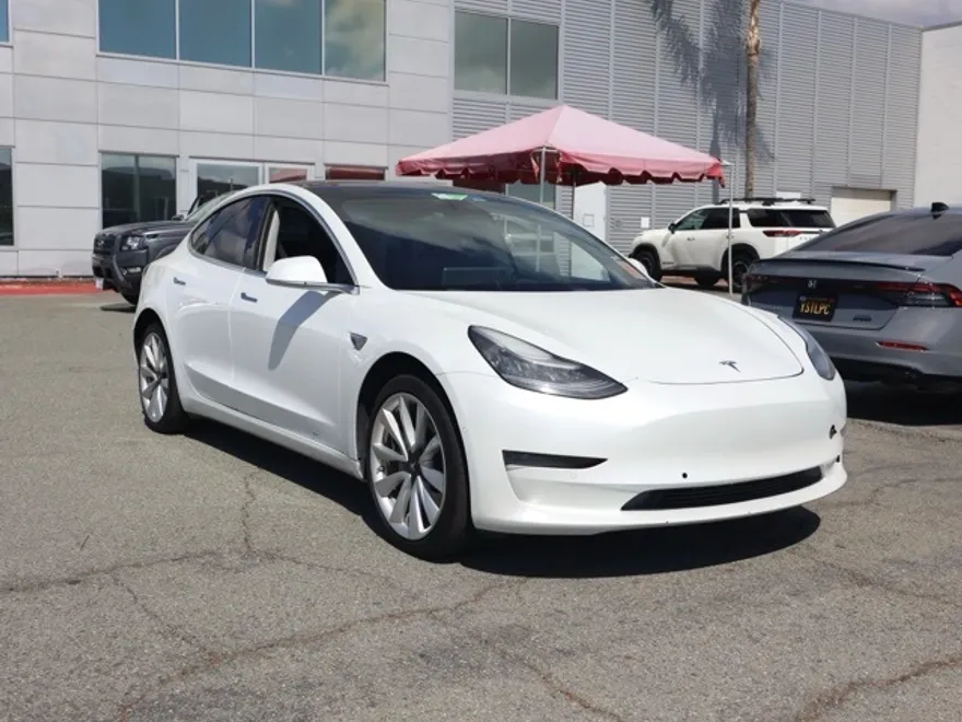 2020 Tesla Model 3 Standard Range Plus photo 1