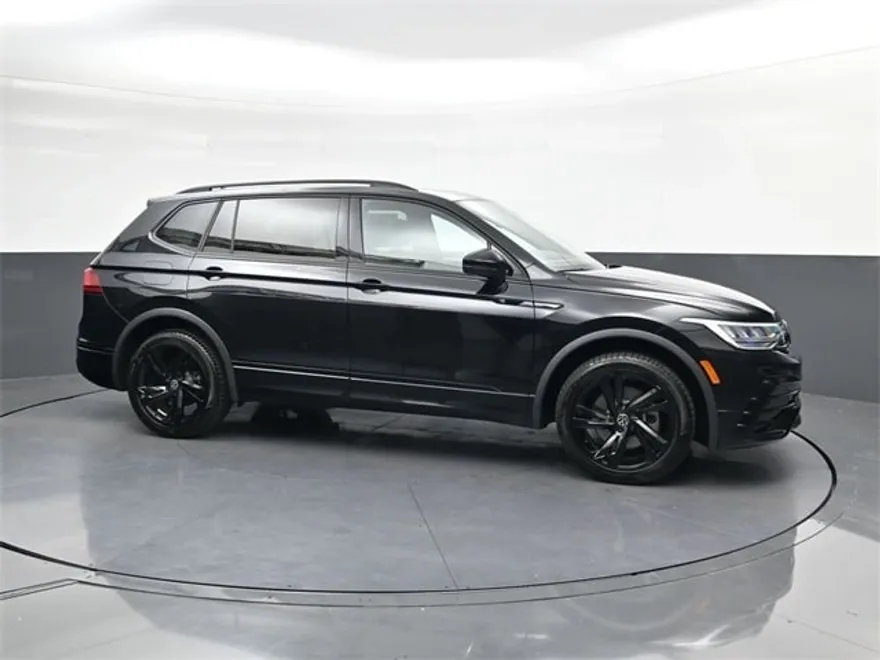 2023 Volkswagen Tiguan SE R-Line Black photo 1