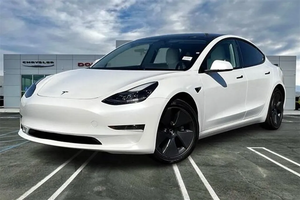 2023 Tesla Model 3 photo 1