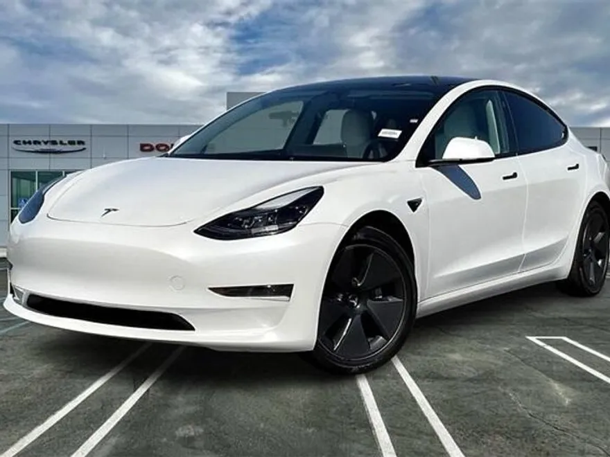 2023 Tesla Model 3 photo 1