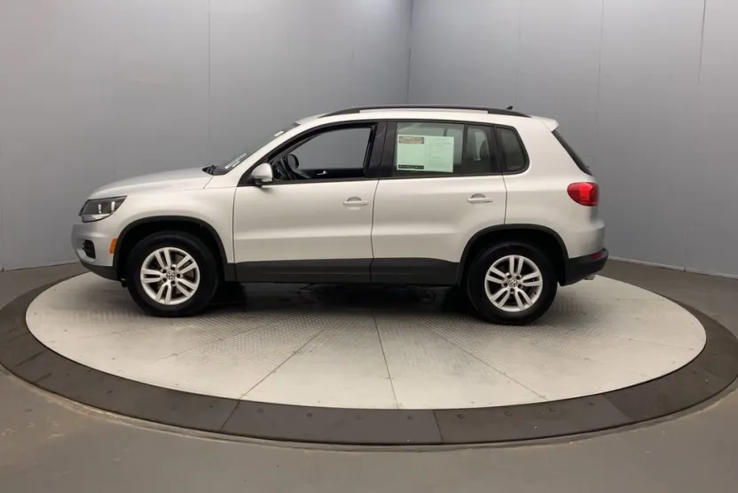 2017 Volkswagen Tiguan S photo 1