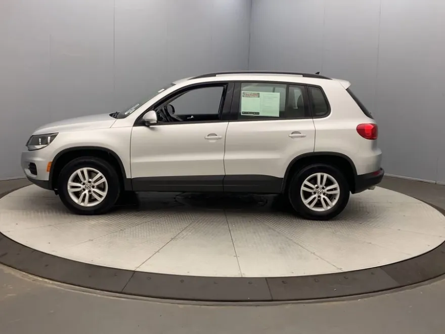 2017 Volkswagen Tiguan S photo 1