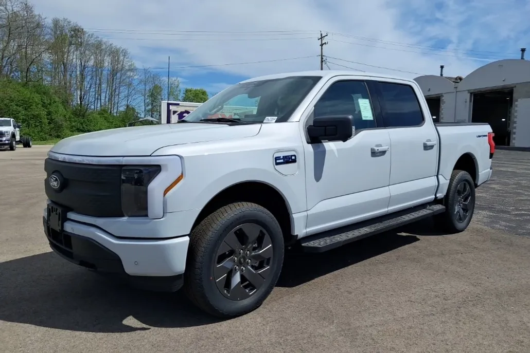 2025 Ford F-150 Lightning photo 1