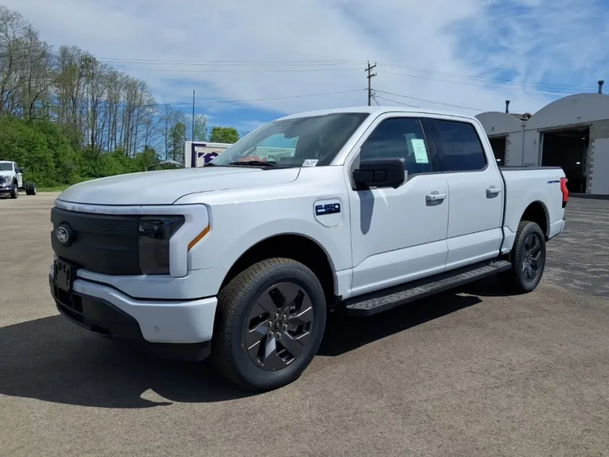 2025 Ford F-150 Lightning photo 1