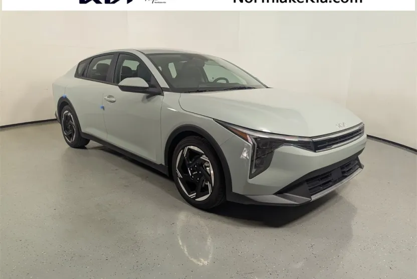 2025 Kia K4 EX photo 1