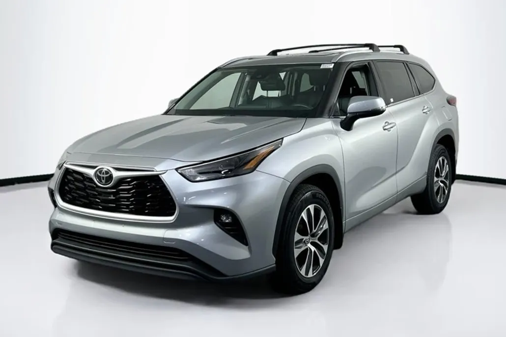 2022 Toyota Highlander XLE photo 1
