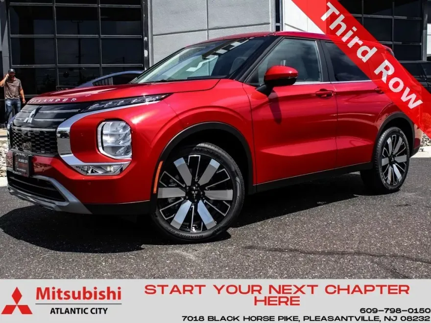 2025 Mitsubishi Outlander SE photo 1
