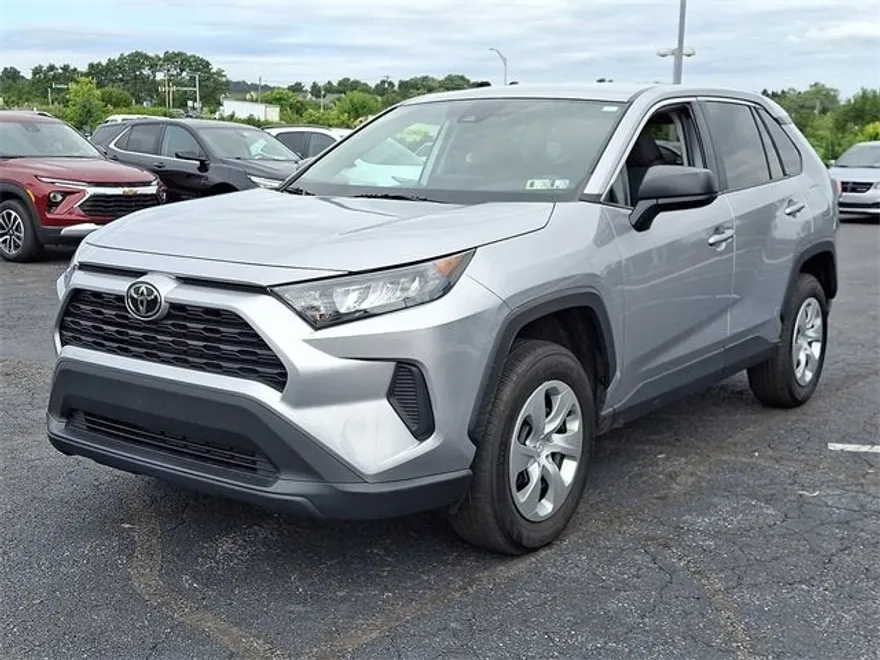 2022 Toyota RAV4 LE photo 1