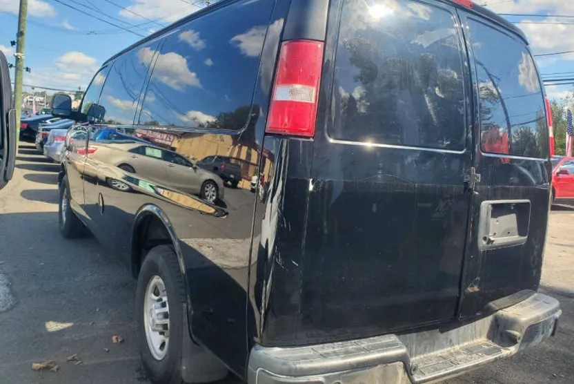 2018 Chevrolet Express 2500 Cargo Van photo 1