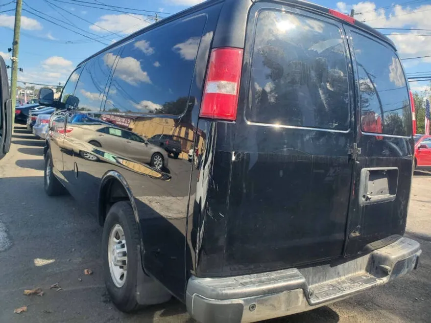 2018 Chevrolet Express 2500 Cargo Van photo 1