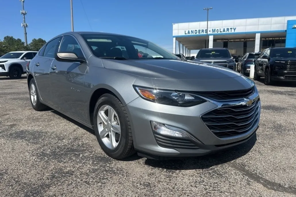 2023 Chevrolet Malibu LS photo 1