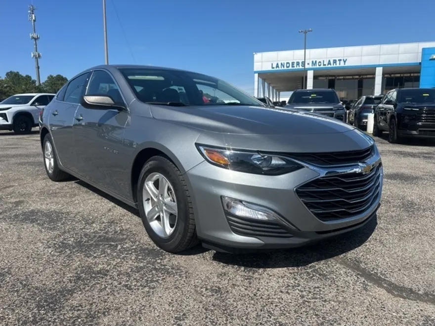 2023 Chevrolet Malibu LS photo 1