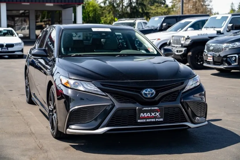 2021 Toyota Camry Hybrid XSE photo 1